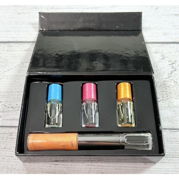 MARY KAY SIMPLY CHIC 4 Eau de Toilette Fragrances LIP GLOSS DUO GIFT SET - Picture 1 of 3